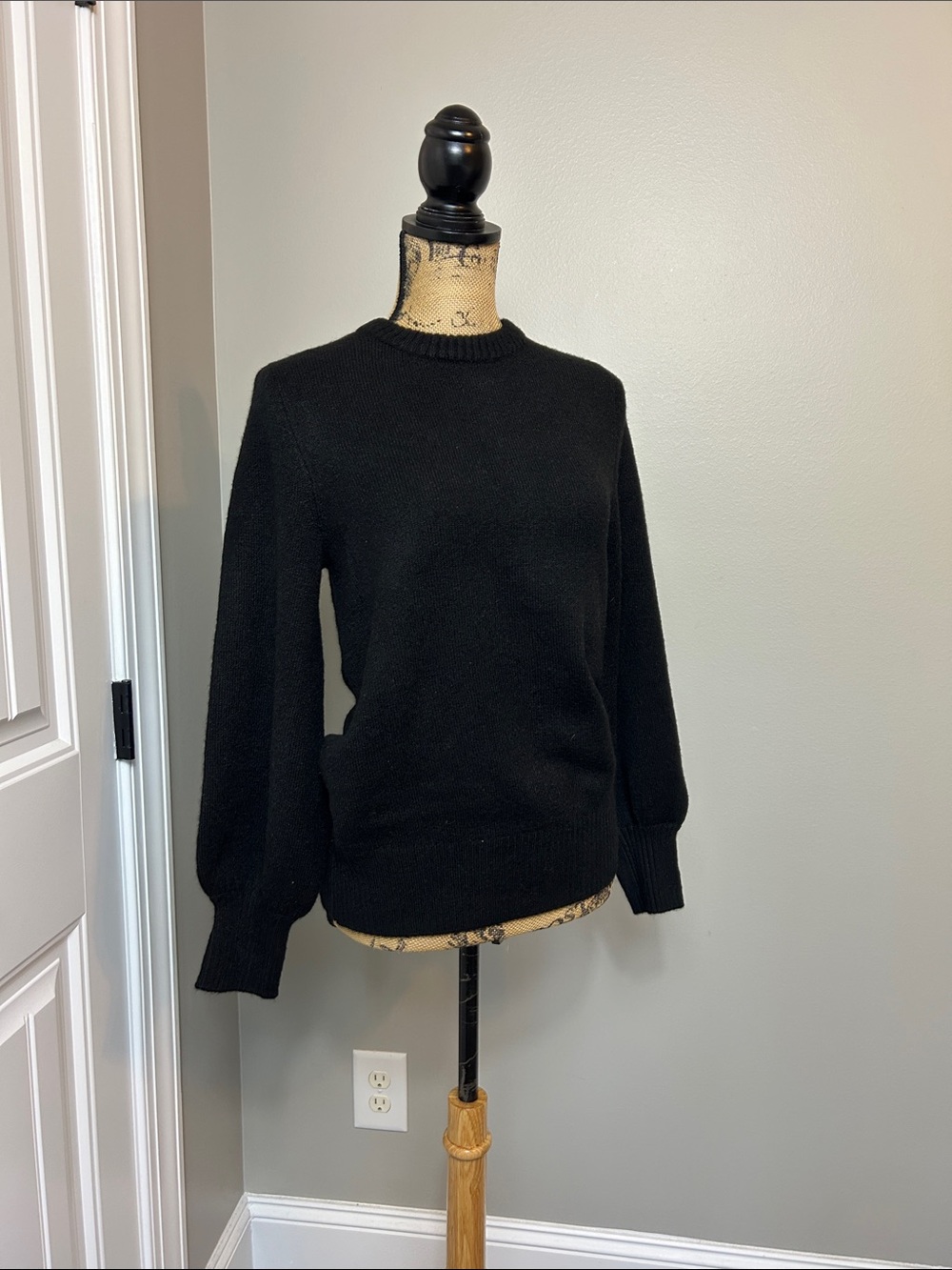 NWT Crown & Ivy black sweater small - Picture 3 of 13